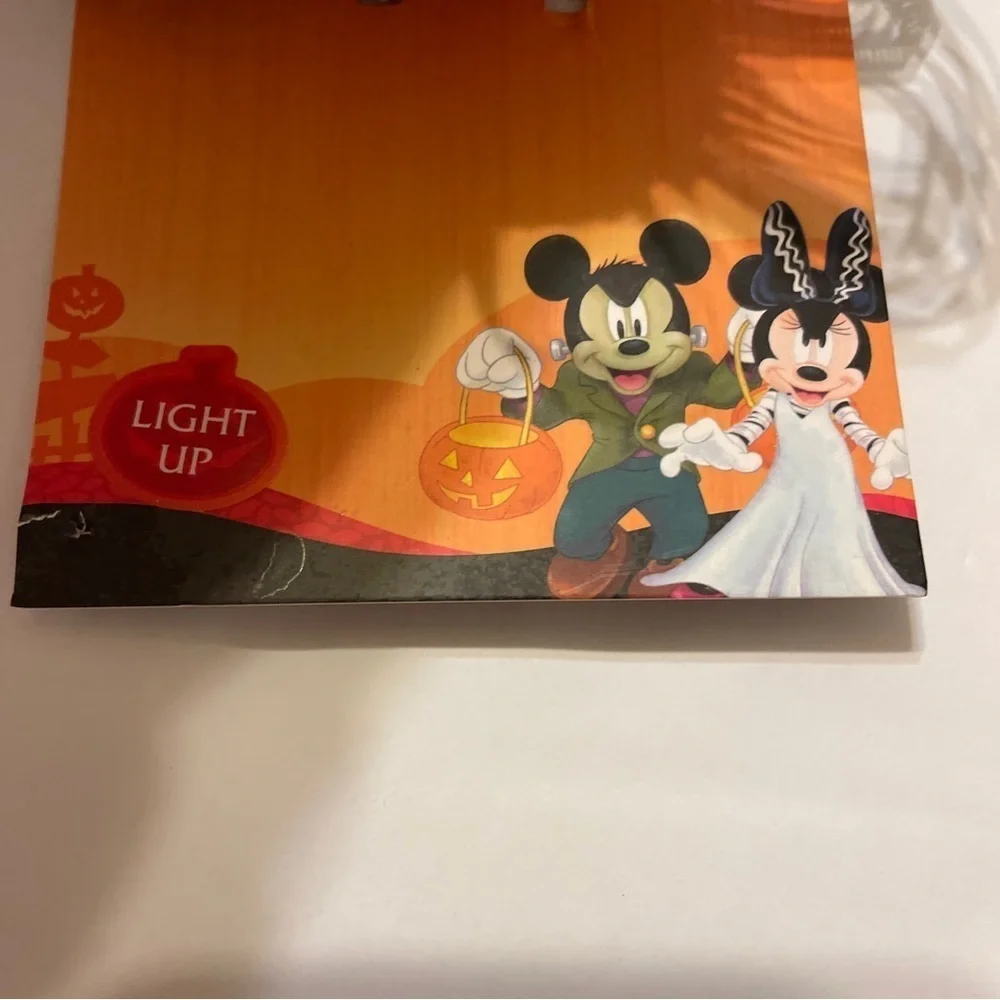 Disney Mickey Mouse Pumpkin Light Up Pin NEW